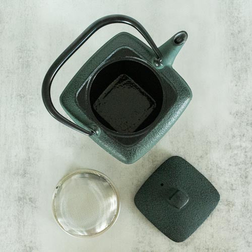 Théière Japonaise Carrée en Fonte 0,6L